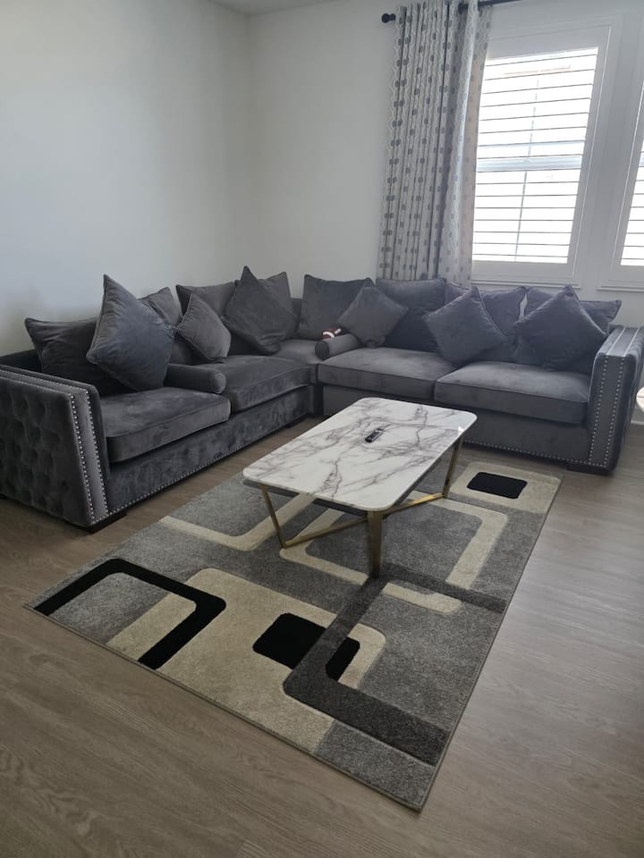 Stylishly Furnished Apartment - Palmdale