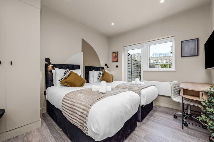 Curated Comfort | Designer Studio W/ Garden Access - Central London