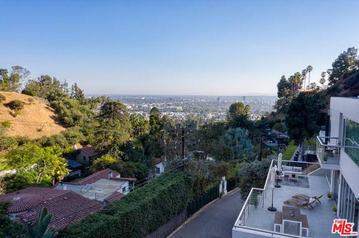 Luxury Stay in the Heart of Hollywood/Amazing View gallery image 4