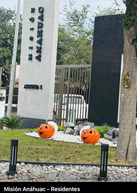 Equipped house, complete, excellent, gated unit