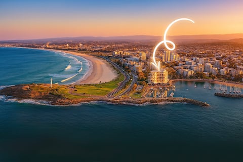 CBD Beach | Sleeps 4 | Rooftop Courtyard | Views