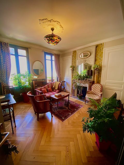 Popular Airbnb listing: The home of Fine Arts Free Parking in Rouen