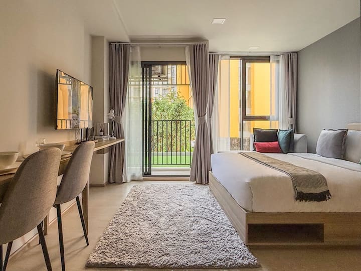The Base Rise: A Cozy Room Near Central Phuket - Phuket