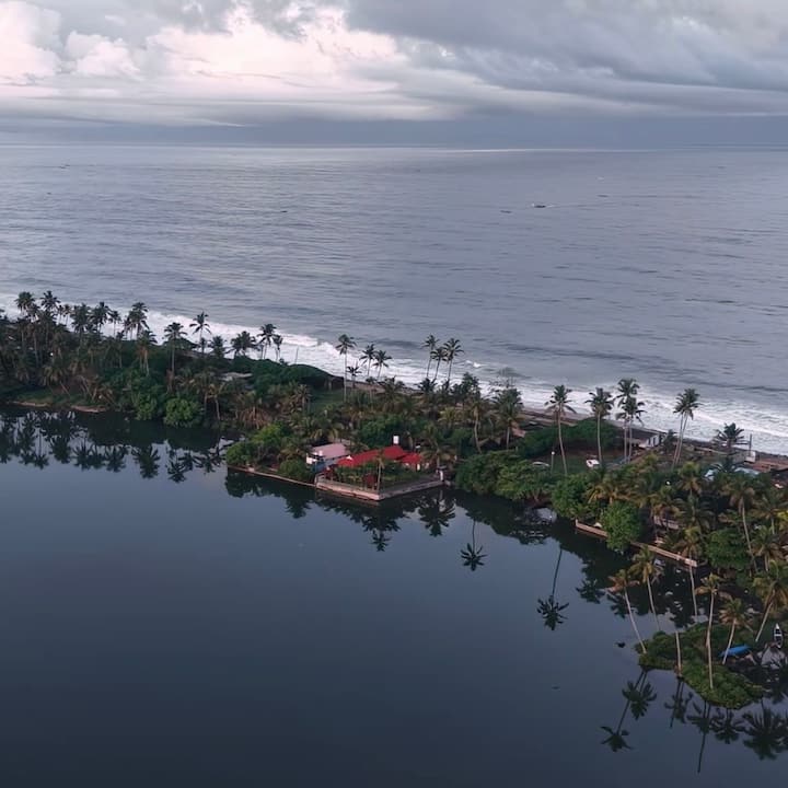 Villa Laguna. Serene lake side villa near Varkala