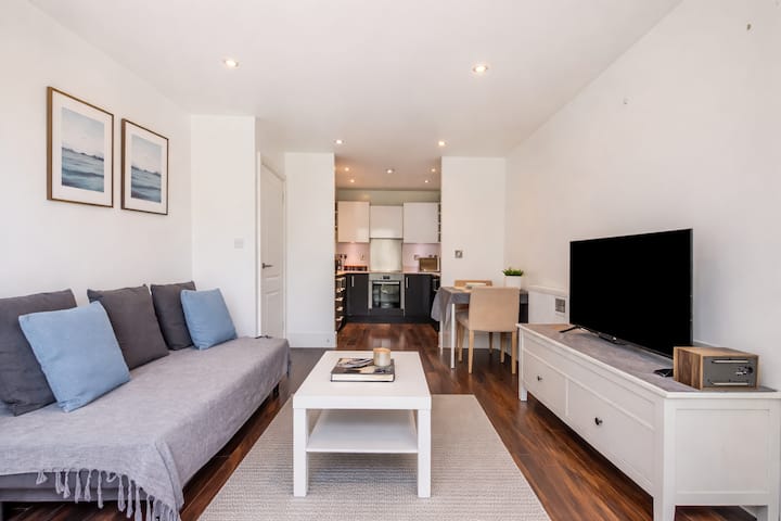 Modern 1br By Victoria Park/ W Patio & Workspace - 런던
