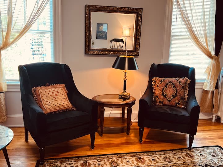 Magnolia Wind 
3 Br 1 Ba Loft…
Walk To Downtown. - Winchester, WA