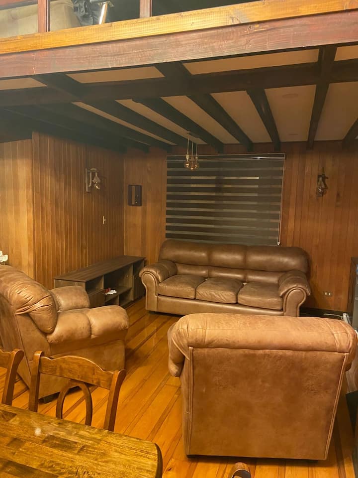 Casa En Pleno Centro Con Jacuzzi Y Estacionmiento - Puerto Montt