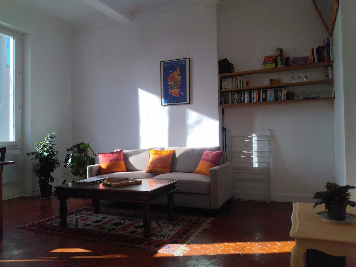 Annonce Airbnb populaire: T3 old bright Marseille à Marseille