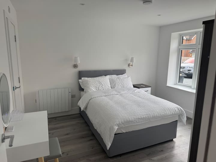 Bungalow 9 bedroom with ensuite 