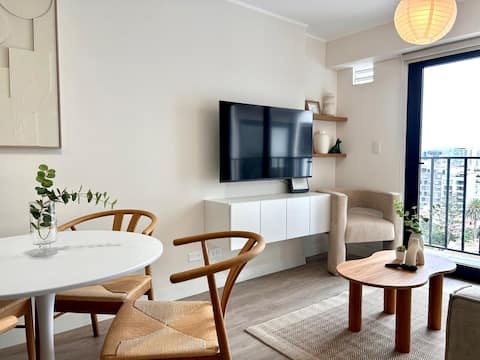 Chic 2-bedroom apartment in Miraflores with a balcony