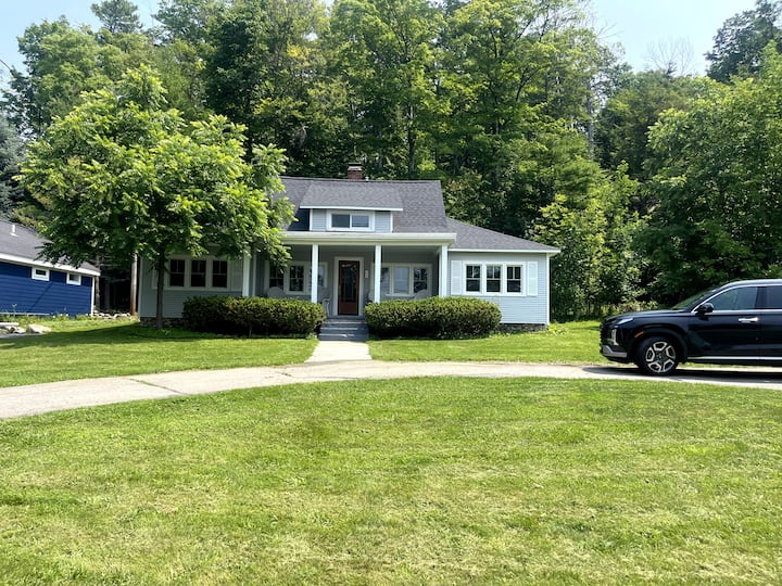Cottage On Old Mission Peninsula-fully Furnished - Traverse City, MI