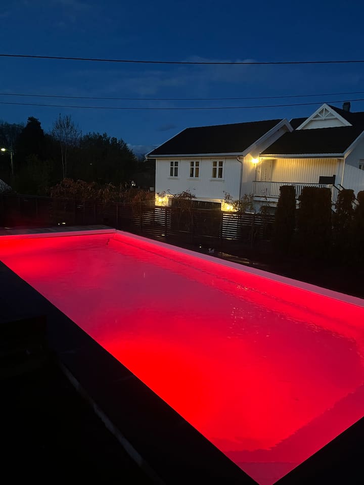 Spacious Home With Heated Pool. - Noruega