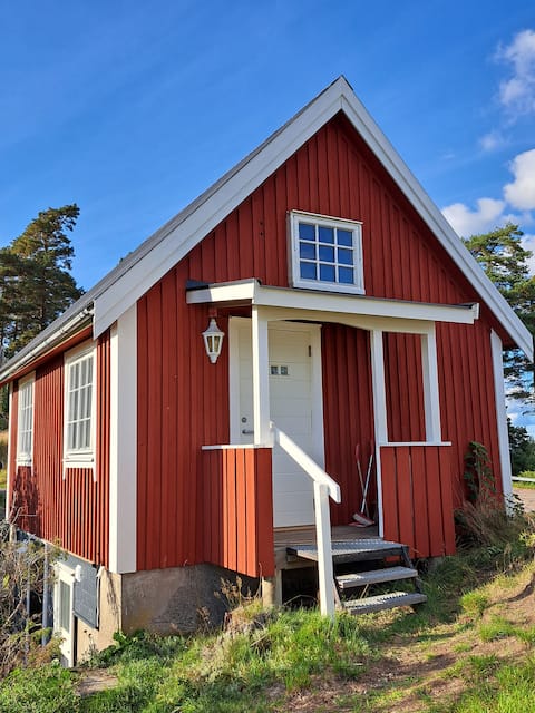 Cozy Little House, centrally located in Ed