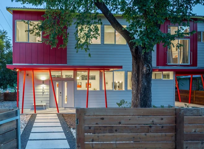 The Red Stead in East Austin 5mins From DT!