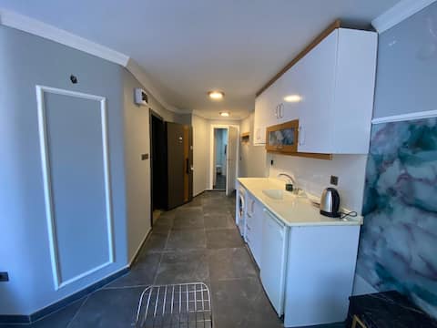 Top Airbnb: Clean Apartment in a Central Location in Bakırköy