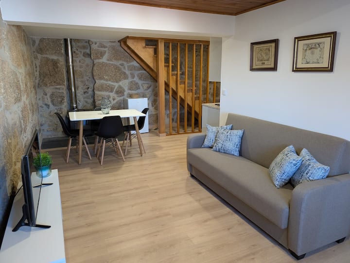 Charming Renovated Stone House With Stunning Views - Fundão