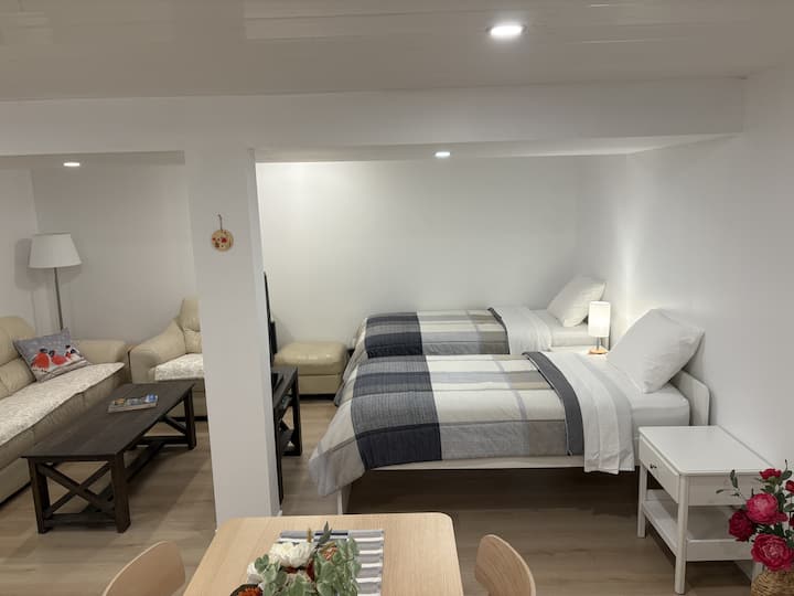 Спалня с две единични легла