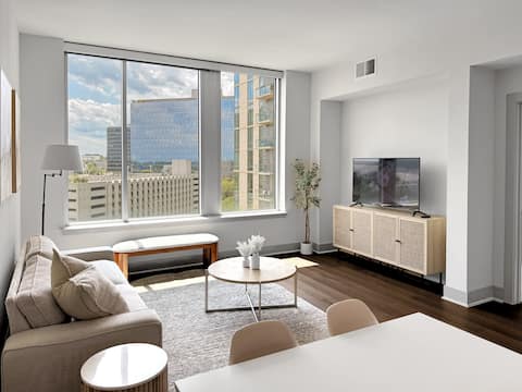 Marshmallow 1BR – Tysons | Patio Pool View|Parking