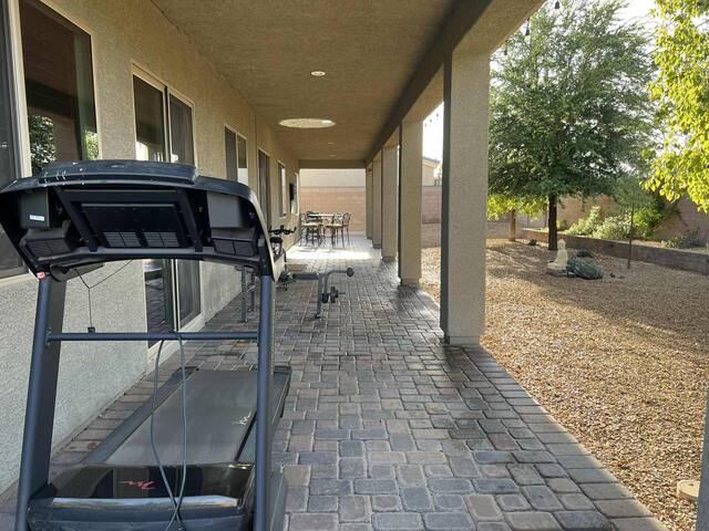 Luxe 4BR w/Pool, 8min to Strip & Airport Sleeps 14 gallery image 5