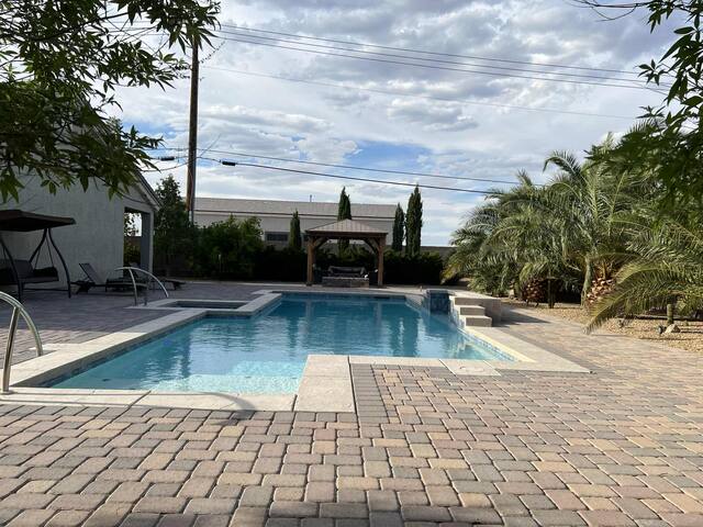 Luxe 4BR w/Pool, 8min to Strip & Airport Sleeps 14 gallery image 2