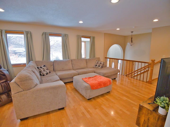 Entire Home With Cozy-luxe Vibes - Wayzata, MN