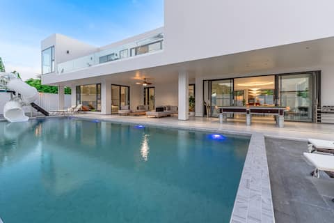 TML-R1 Modern Luxury Villa | 6BR 8 Bathrooms | Luxury KTV Room + Pool + Billiards Table + Fitness Ar