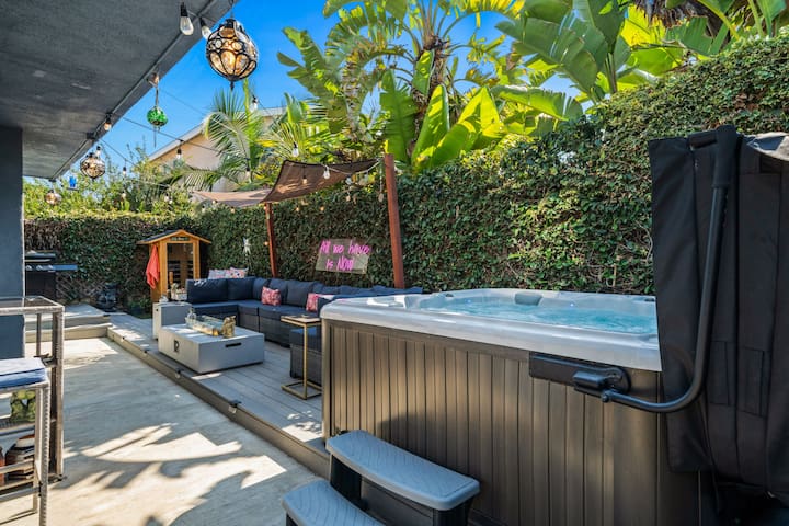 Hot Tub~Sauna~Zen Roofdeck~Gated