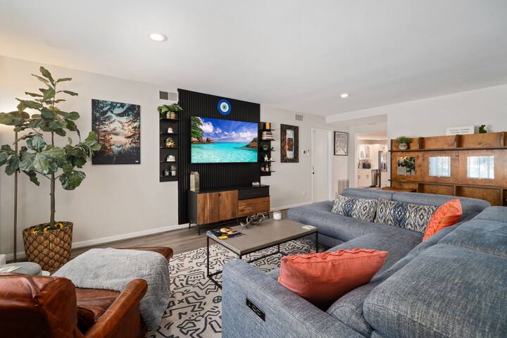 Hot Tub~Sauna~Zen Roofdeck~Gated gallery image 3