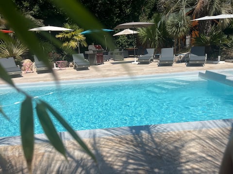 Boisset Oasis: 5-star villa with pool and private HOT TUB