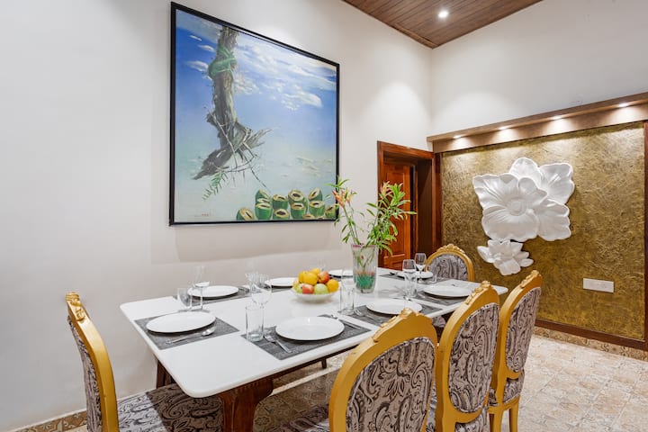 Dining area image 1