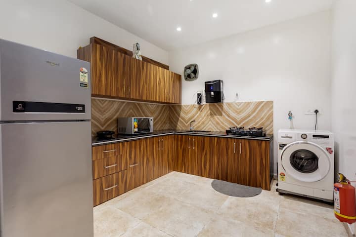 Full kitchen image 1