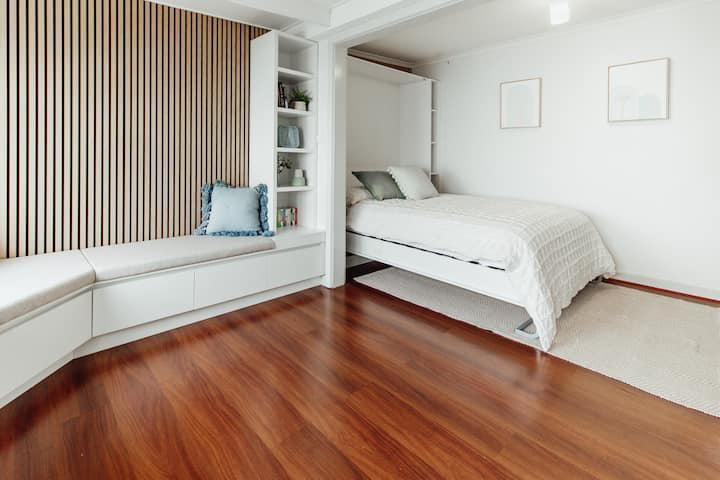 Спуштете го двоен ѕиден кревет (по барање)