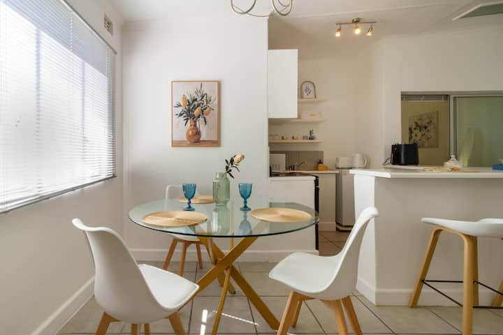 Central Fully Equipped Cottage- Craighall Park - Johannesburg