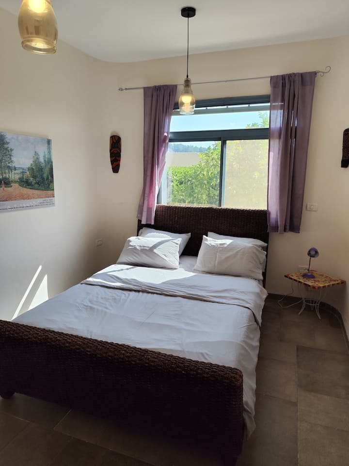 Спалня на първия етаж, двойно легло.