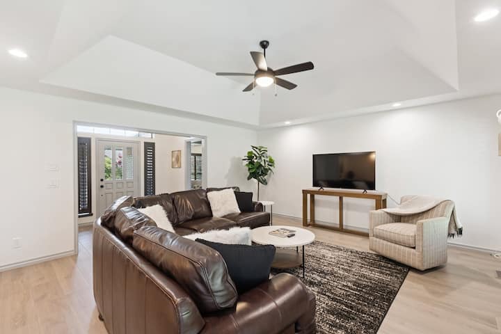 Peaceful, Refined Family Home In Edmond - Edmond, OK