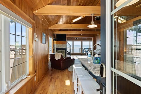 Successful Airbnb property: Dockside Dreams in Steep Falls