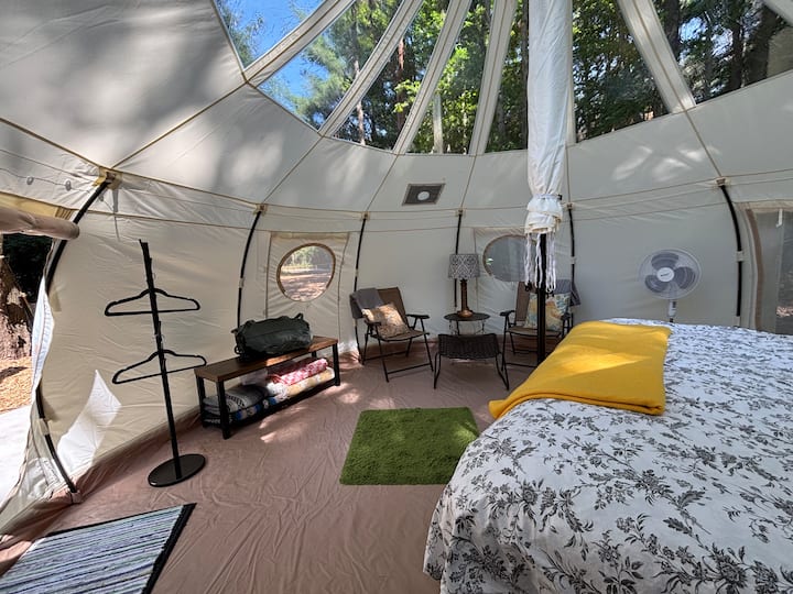 Glamping Getaway In The Mi Woods - saugatuck, MI