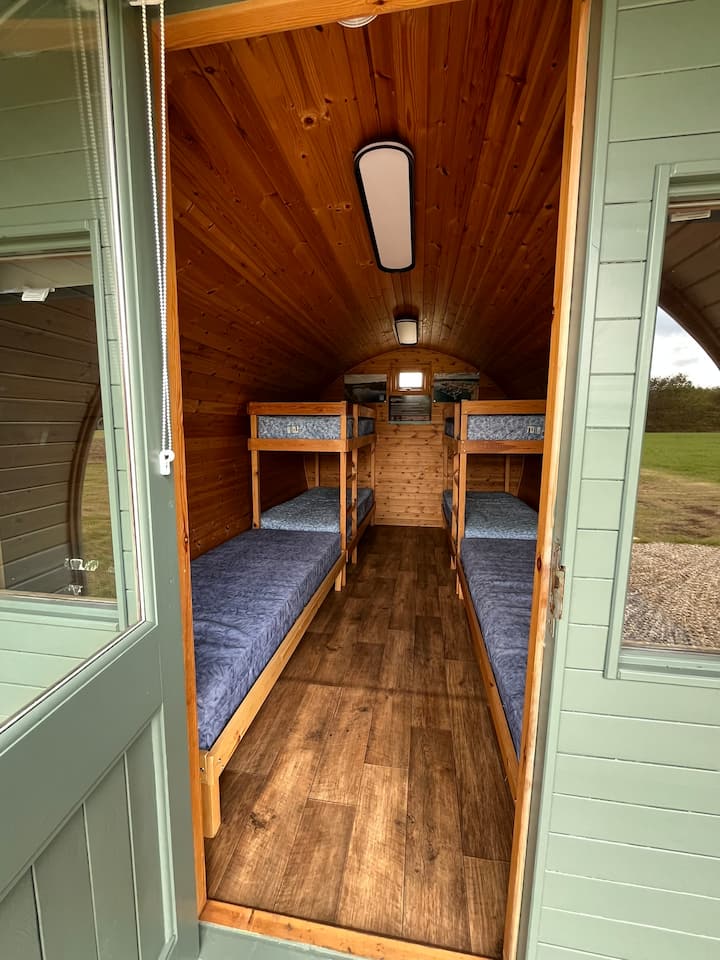 Kestrel 10 Camping Pod - 6 лица, 2 единечни, 2 легла.  Внатрешен поглед