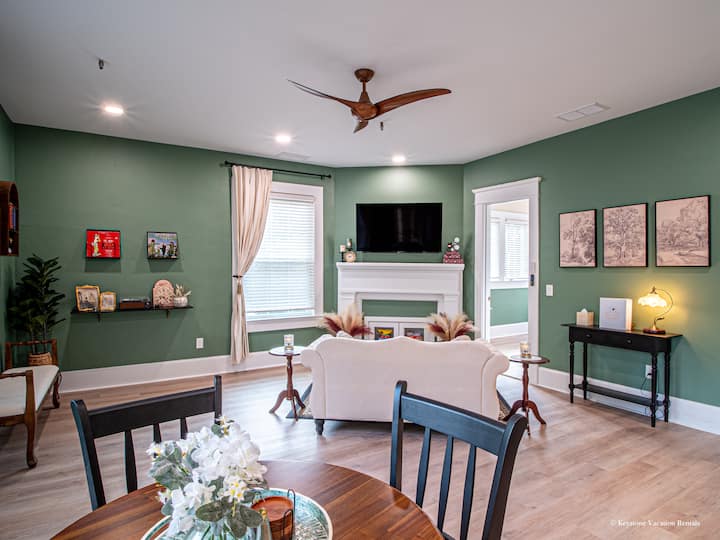 The Marietta Square Manor - Marietta Square - Kennesaw, GA