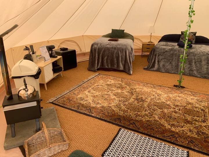 Hot Tub & Sauna • Glamping • 'The Shepherd's Tent' - Scozia