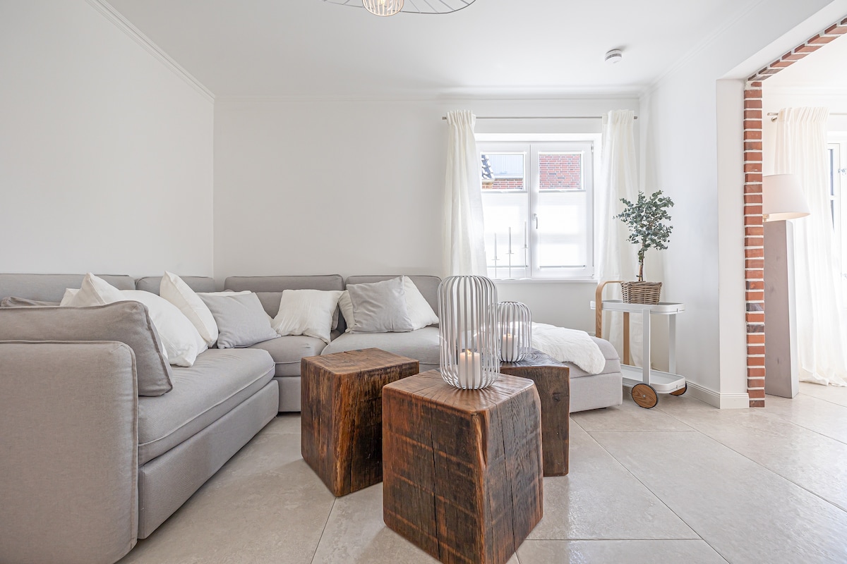 Top Airbnb: Renovated housing estate in Dithmarschen
