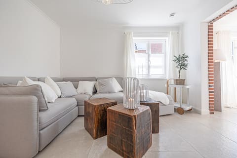 Top Airbnb: Renovated housing estate in Dithmarschen