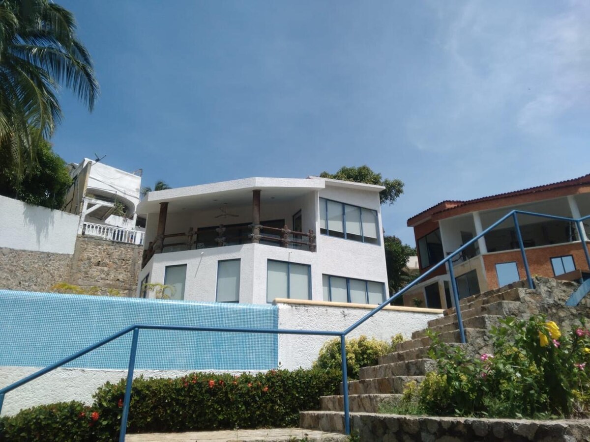 Peaceful Beach Home in Acapulco, Ideal Long Stay — 3 bedroom vacation rental in Acapulco