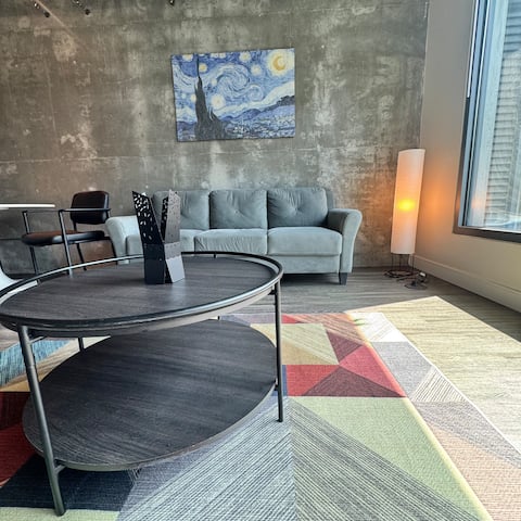 Top performing Airbnb: Downtown Los Angeles Loft | Free Parking in Vernon