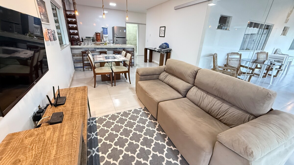 Top Airbnb: Spacious family home for 9 people, 100 meters from the beach em Santa Cruz Cabrália