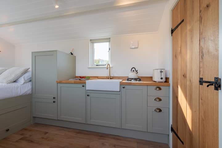 Shepherd Hut
5 Minutes Walk From Treyarnon Bay - Constantine Bay