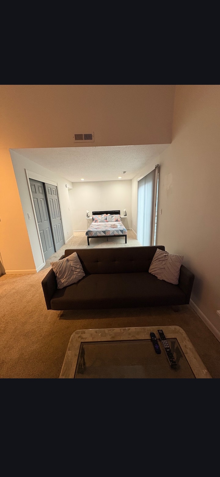 Stylish Huntsville Loft W/ Free Parking - ハンツビル, AL