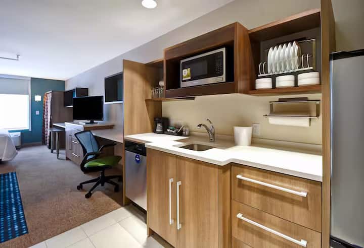 Stylish Wichita Room: Perfect For Weekend Explorer - Wichita, KS