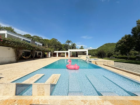 Large estate in San Jerónimo with a Jacuzzi