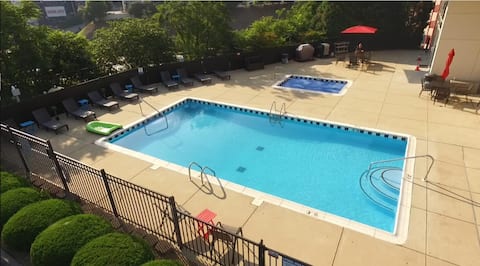 JT² Luxury Penthouse Condominium - 3BDRM 3BA 4BDS